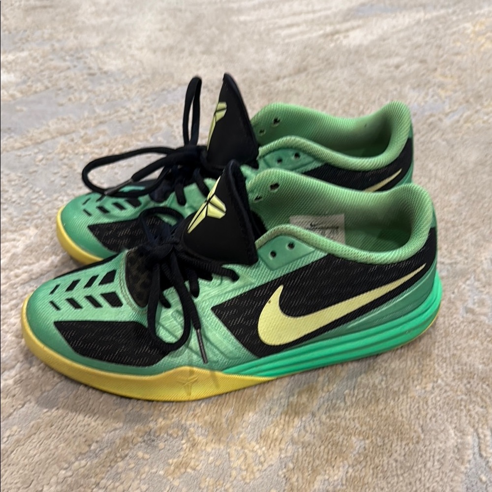 Nike KB Kobe Bryant Mentality ‘Poison Green’ Size 6.5y womens 8  US Black Volt